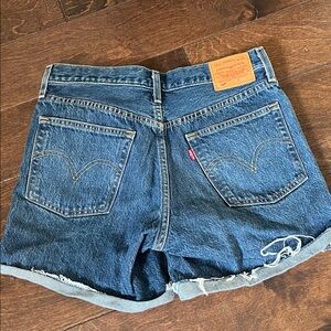 Levi’s 501 shorts size 27 like new